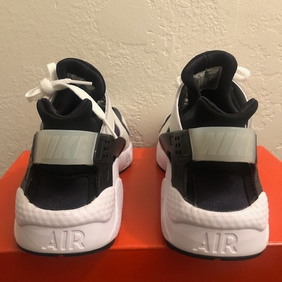 NIB Nike Air Huarache Sneakers - Picture 3 of 6